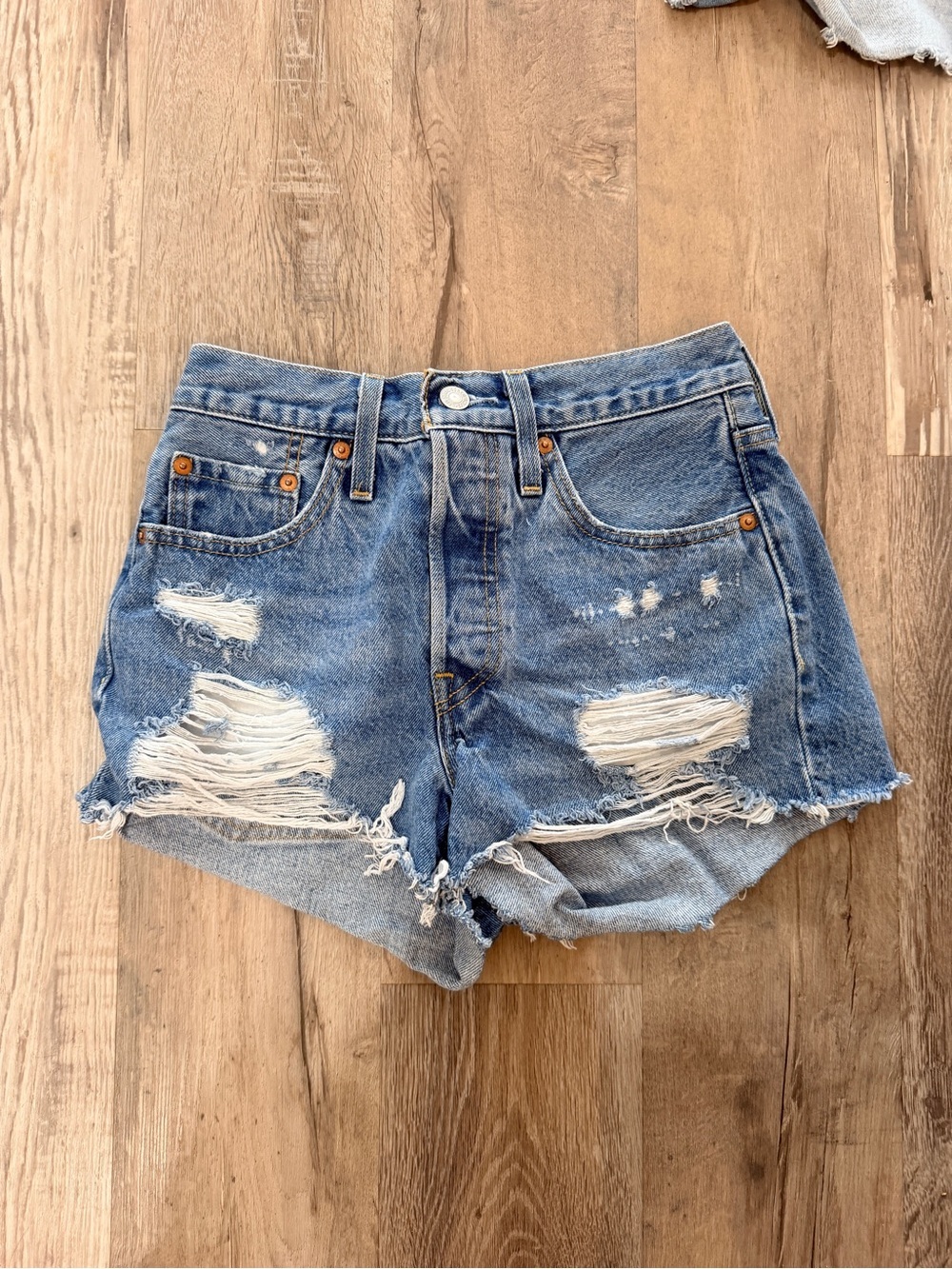 Levi’s Distressed Denim Shorts 24